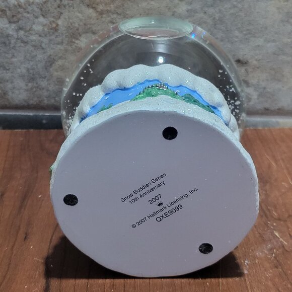 Hallmark Snow Buddies Snow Globe 2007 - Picture 7 of 12